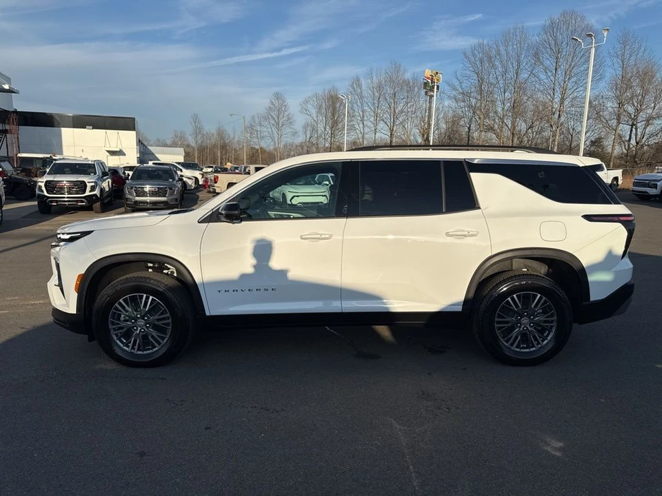 2026 Chevrolet Traverse - Image 2 of 12