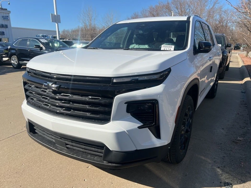 2026 Chevrolet Traverse - Image 5 of 11