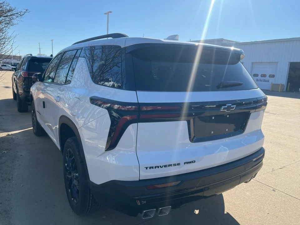 2026 Chevrolet Traverse - Image 4 of 11
