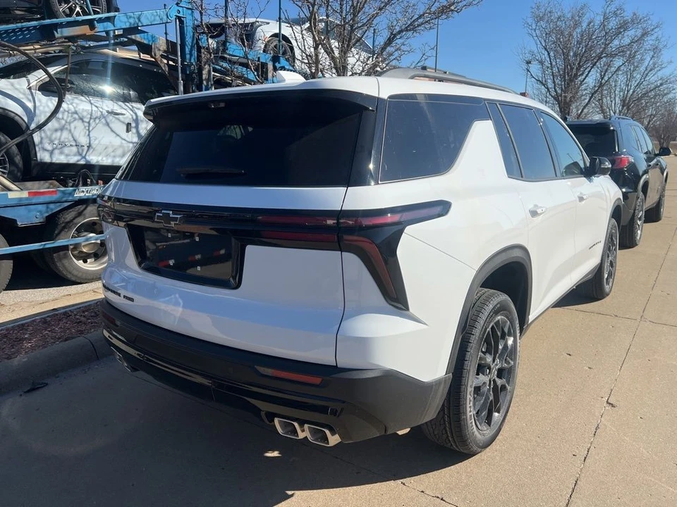 2026 Chevrolet Traverse - Image 3 of 11