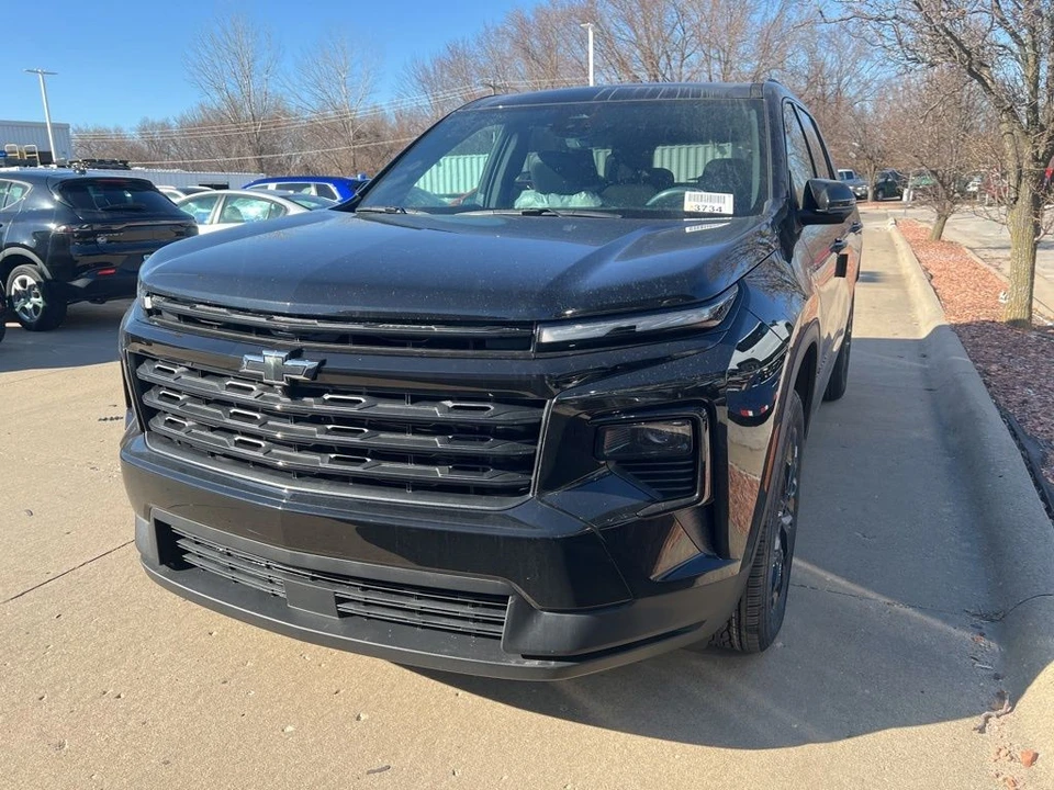 2026 Chevrolet Traverse - Image 5 of 11