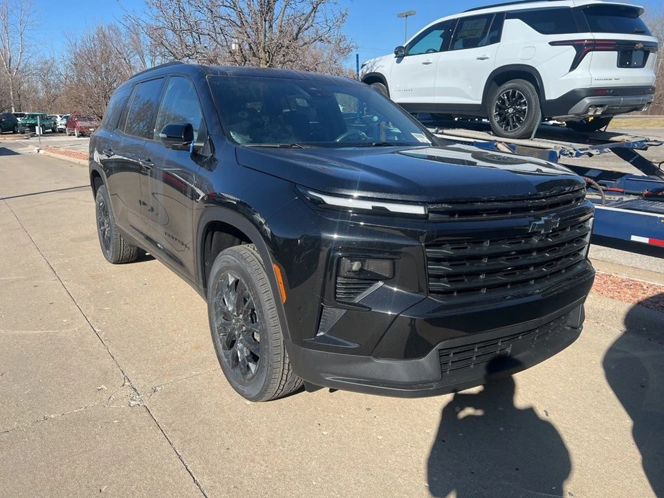 2026 Chevrolet Traverse - Image 2 of 11