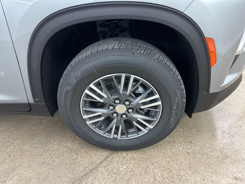 2026 Chevrolet Traverse - Image 9 of 12