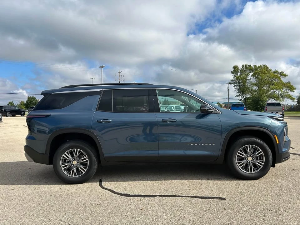 2026 Chevrolet Traverse - Image 3 of 11