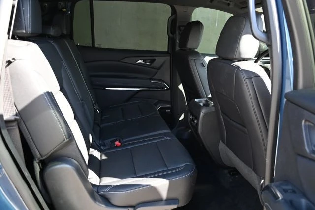 2026 Chevrolet Traverse - Image 18 of 21