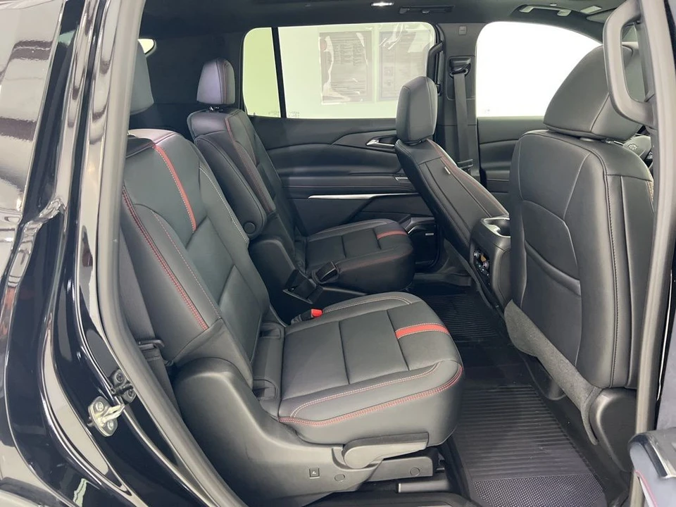 2026 Chevrolet Traverse - Image 26 of 31