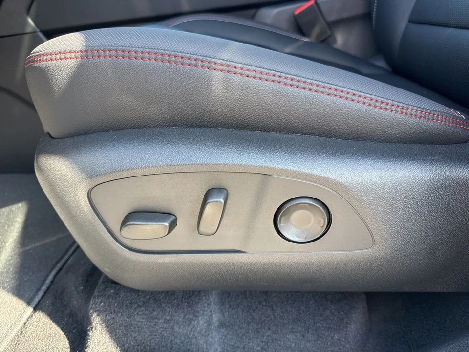 2026 Chevrolet Traverse - Image 10 of 12