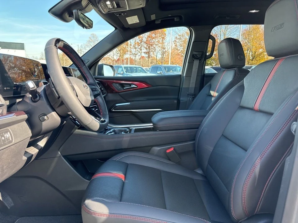 2026 Chevrolet Traverse - Image 9 of 12