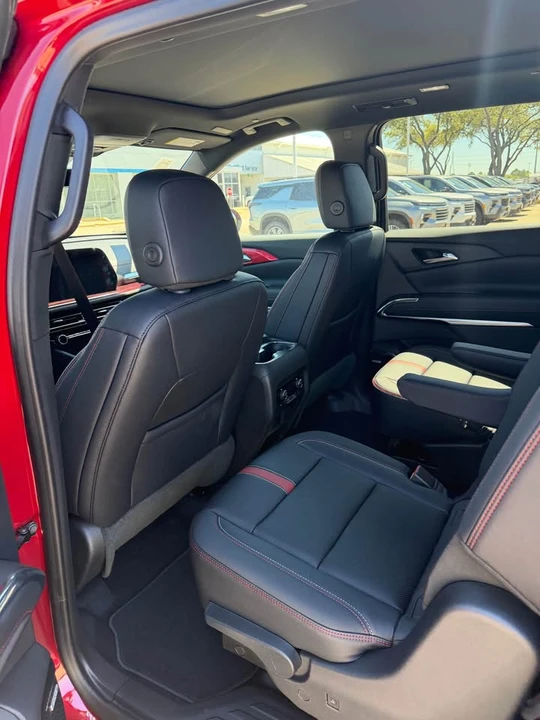 2026 Chevrolet Traverse - Image 11 of 15