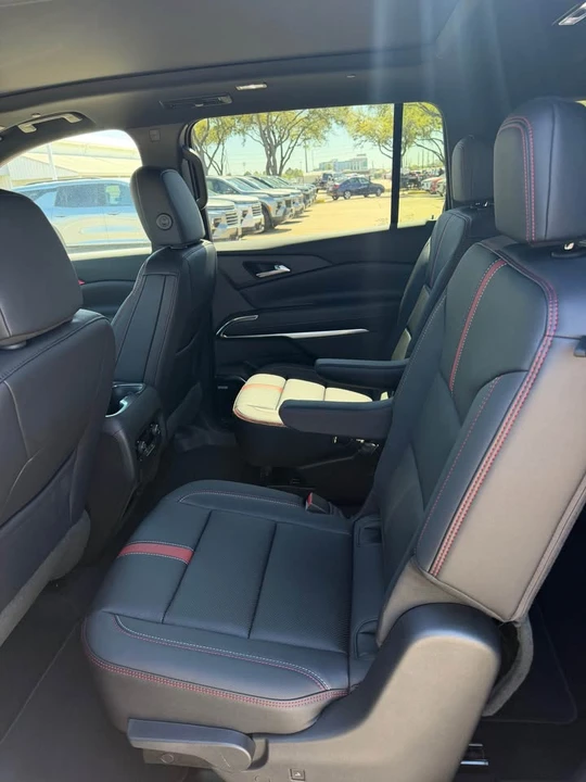 2026 Chevrolet Traverse - Image 12 of 15