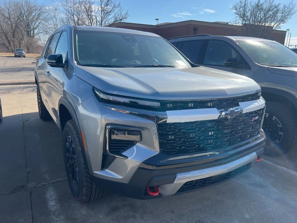 2026 Chevrolet Traverse - Image 2 of 11