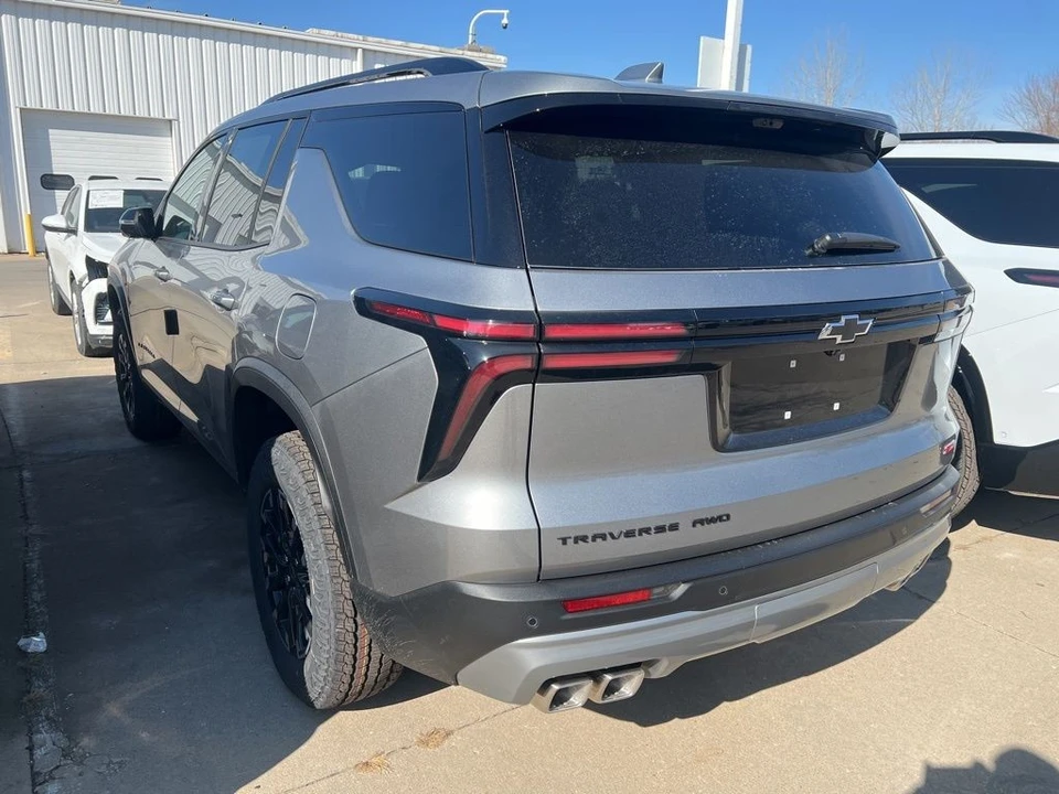 2026 Chevrolet Traverse - Image 4 of 11