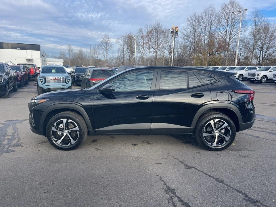 2026 Chevrolet Trax - Image 2 of 12
