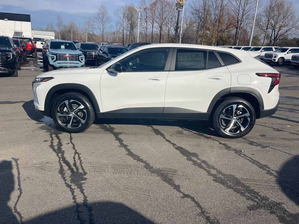 2026 Chevrolet Trax - Image 2 of 12