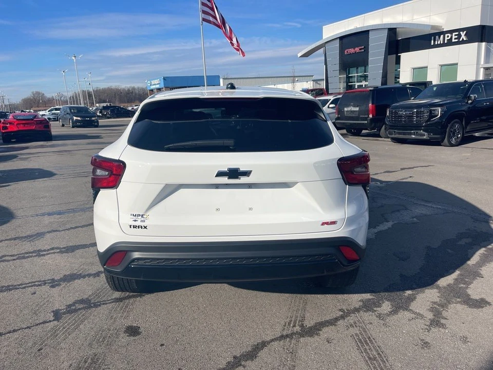 2026 Chevrolet Trax - Image 4 of 12