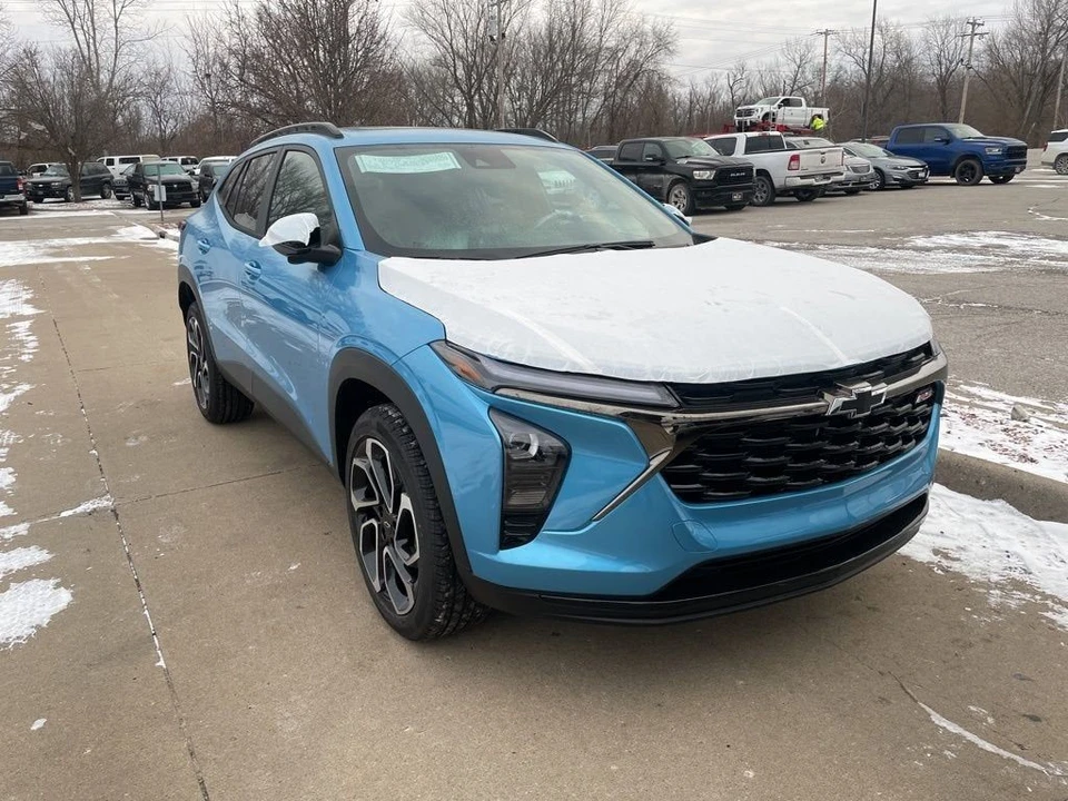 2026 Chevrolet Trax - Image 2 of 11