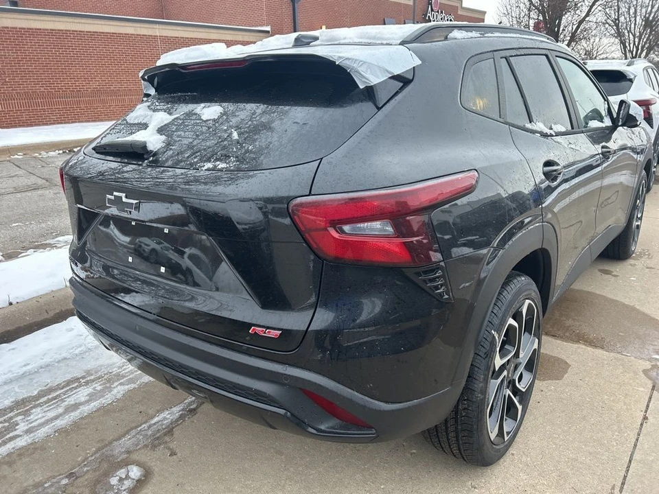2026 Chevrolet Trax - Image 2 of 7