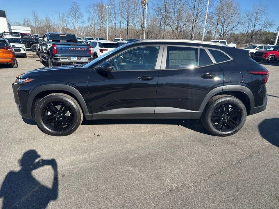 2026 Chevrolet Trax - Image 2 of 12