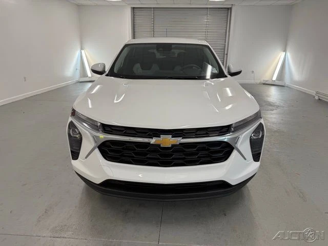 2026 Chevrolet Trax - Image 2 of 21