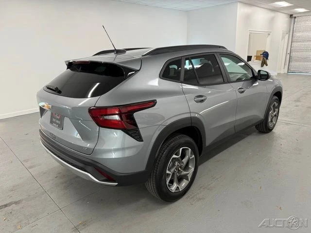 2026 Chevrolet Trax - Image 6 of 12