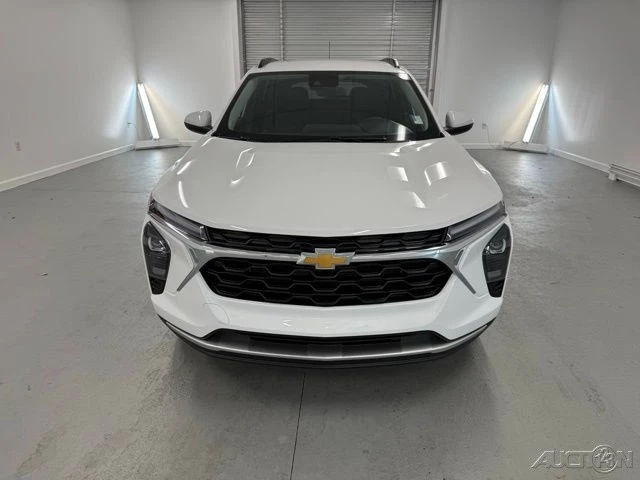 2026 Chevrolet Trax - Image 2 of 12