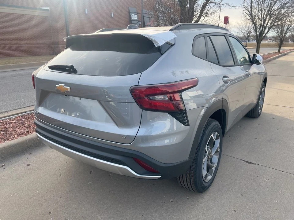 2026 Chevrolet Trax - Image 3 of 11