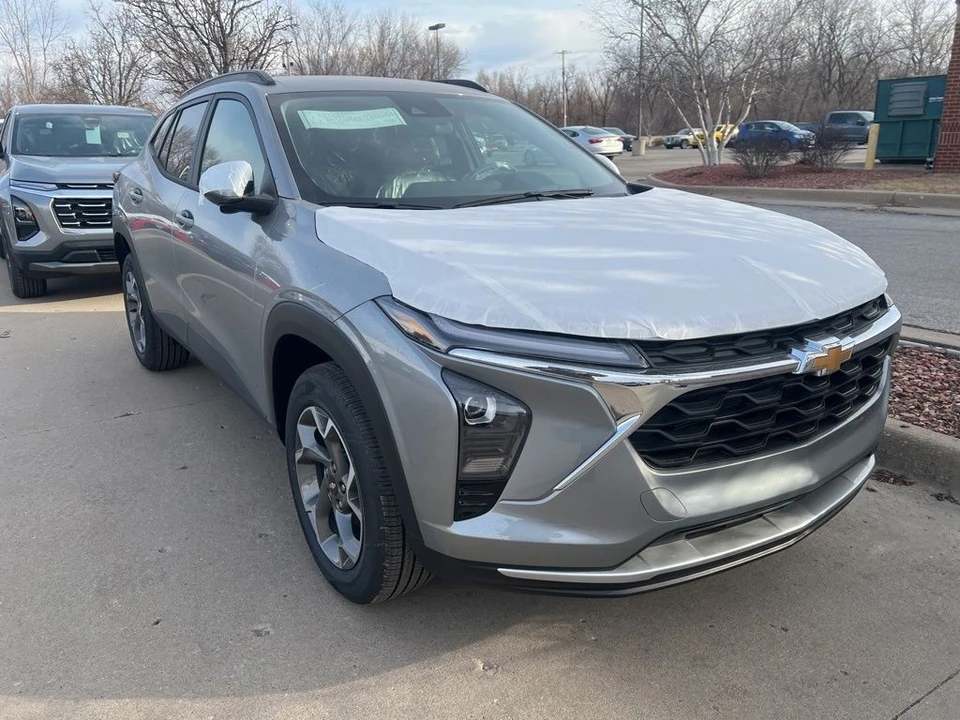 2026 Chevrolet Trax - Image 2 of 11