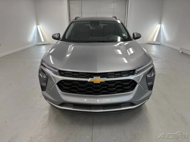 2026 Chevrolet Trax - Image 2 of 12