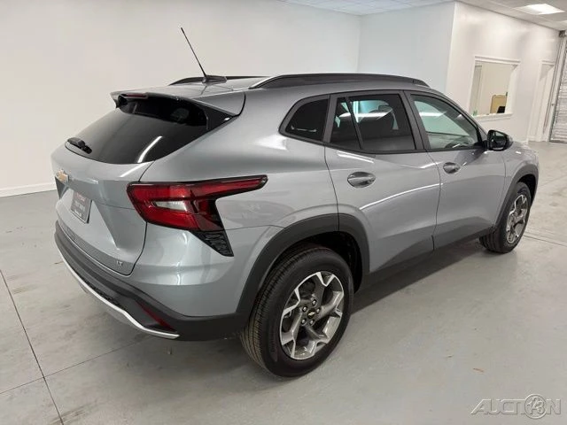 2026 Chevrolet Trax - Image 6 of 12