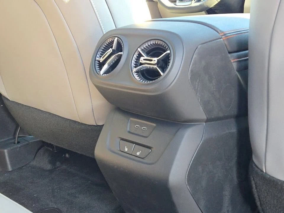 2026 Chevrolet Blazer - Image 14 of 18