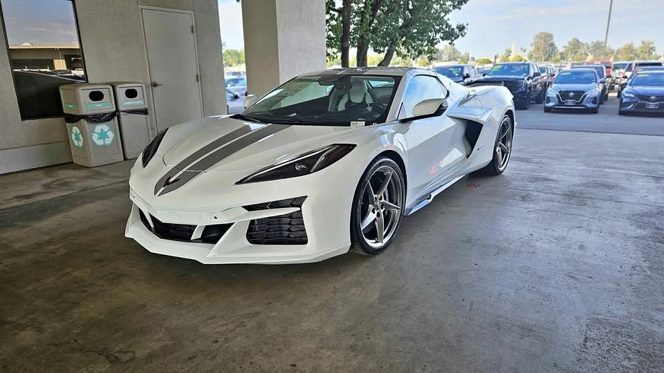 2026 Chevrolet Corvette C8 E-Ray - Image 1 of 6
