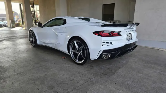 2026 Chevrolet Corvette C8 E-Ray - Image 4 of 6