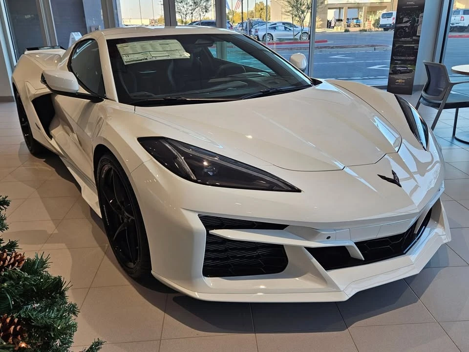 2026 Chevrolet Corvette C8 E-Ray - Image 7 of 20