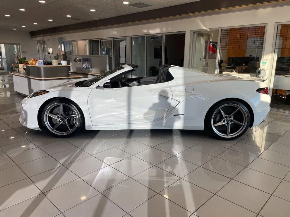 2026 Chevrolet Corvette C8 E-Ray - Image 17 of 19