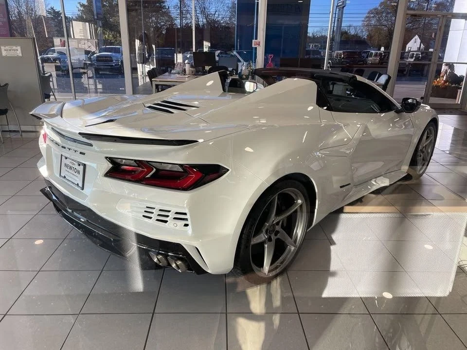 2026 Chevrolet Corvette C8 E-Ray - Image 14 of 19