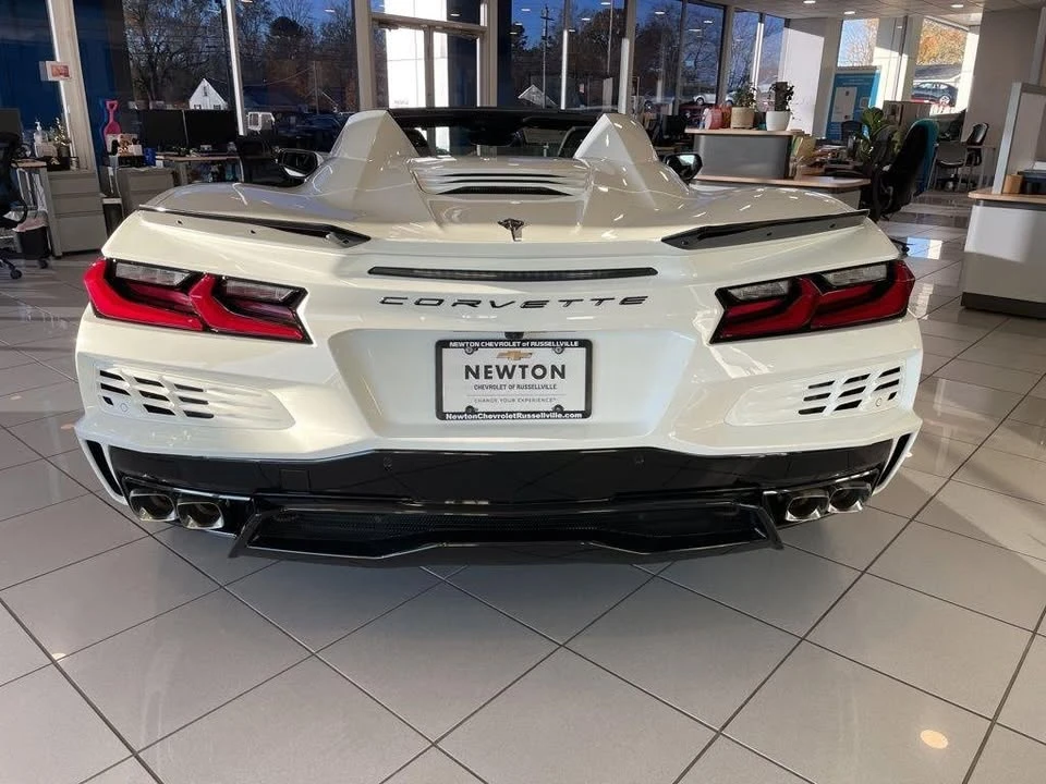 2026 Chevrolet Corvette C8 E-Ray - Image 15 of 19