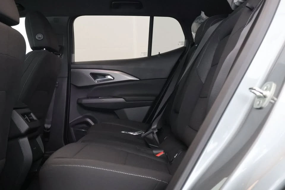 2026 Chevrolet Equinox - Image 16 of 18