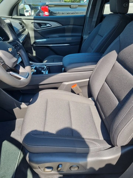 2026 Chevrolet Traverse - Image 15 of 18