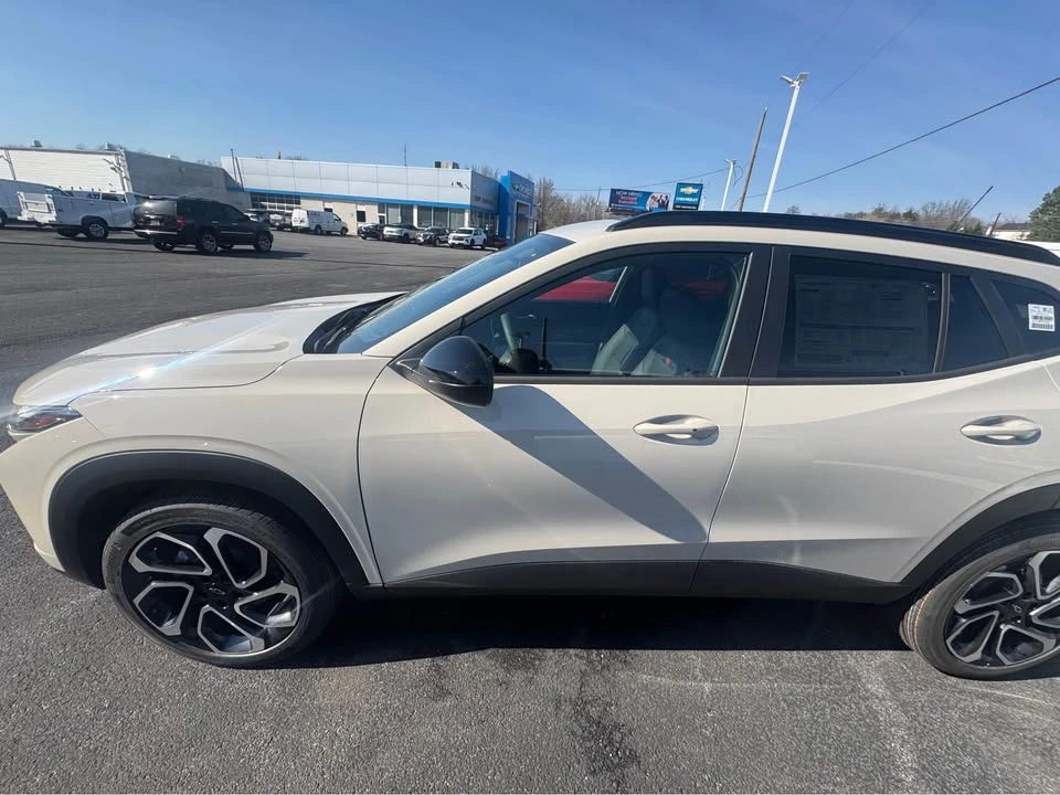 2026 Chevrolet Trax - Image 3 of 4