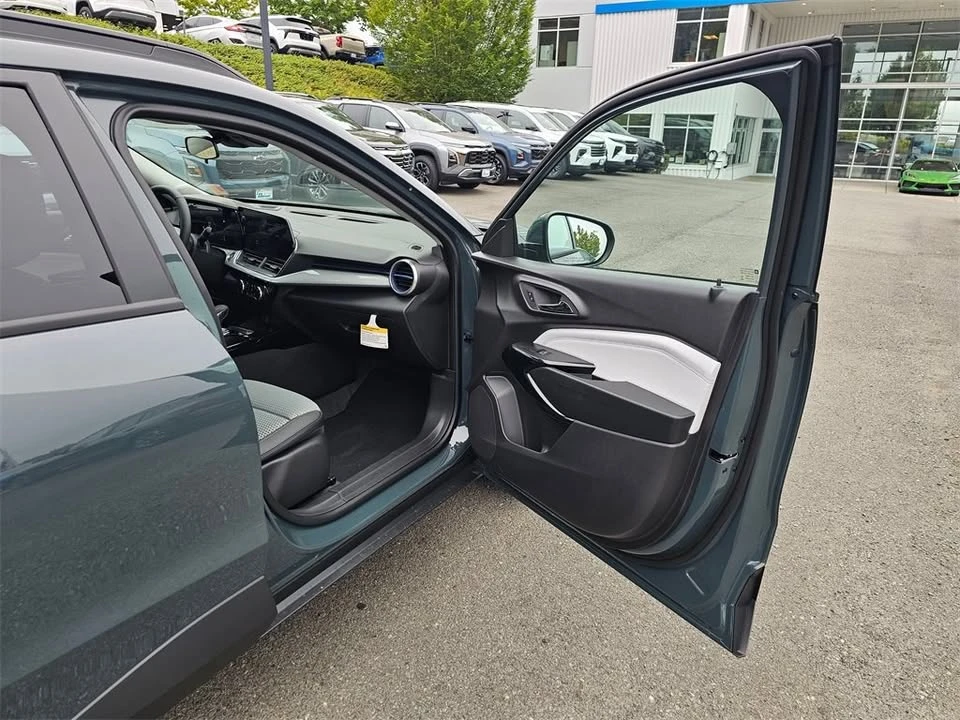 2026 Chevrolet Trax - Image 14 of 18