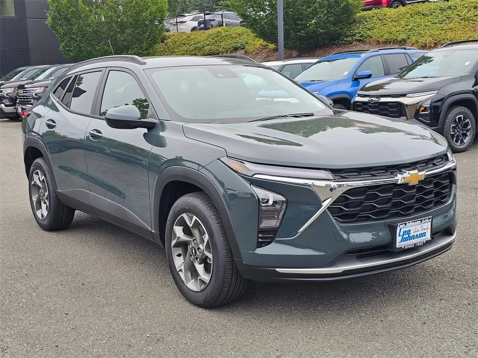 2026 Chevrolet Trax - Image 2 of 18