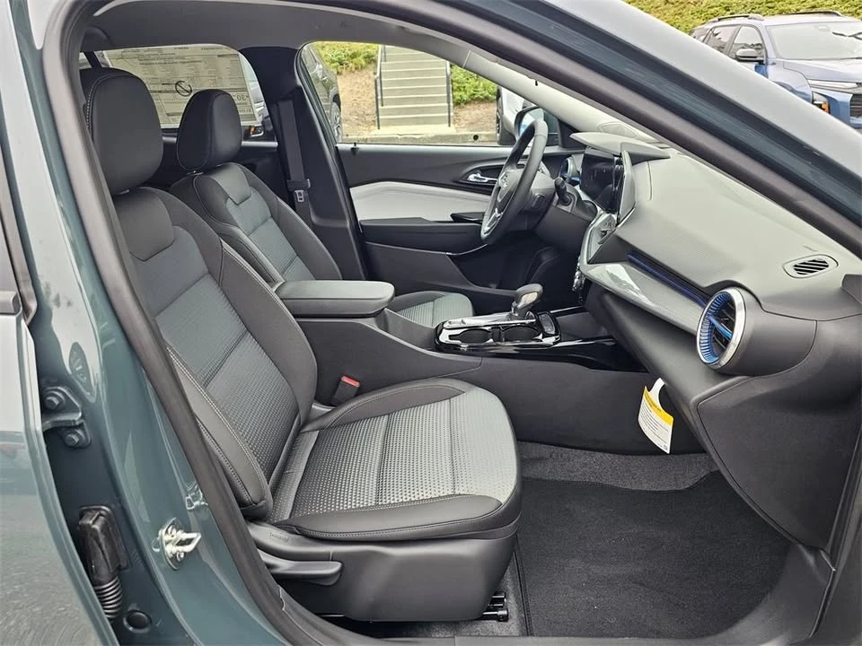 2026 Chevrolet Trax - Image 15 of 18