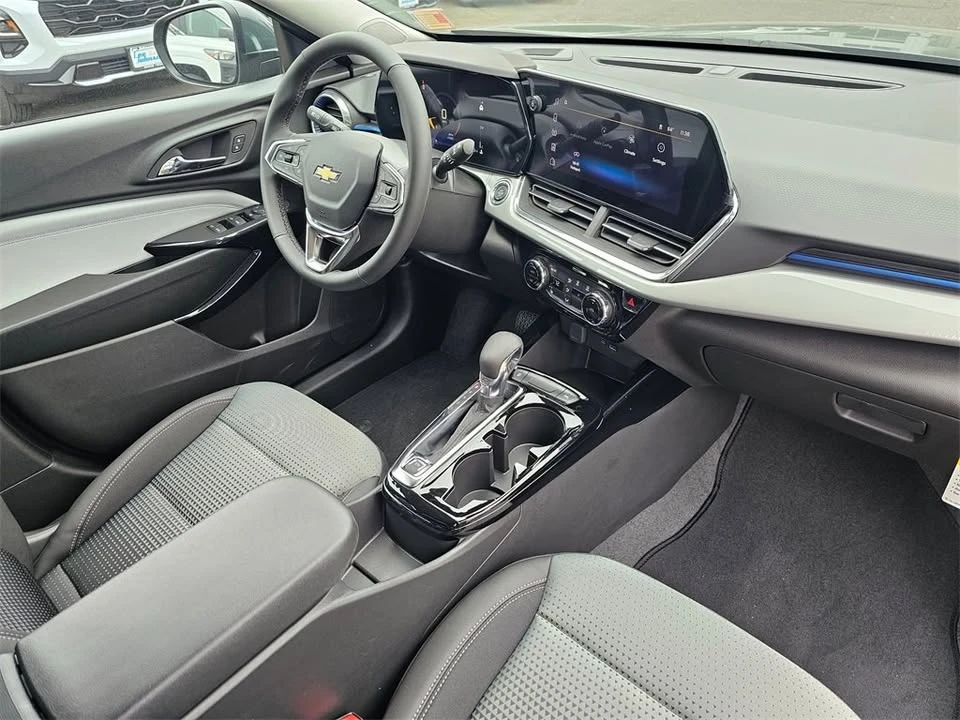 2026 Chevrolet Trax - Image 16 of 18