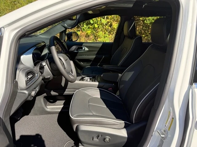 2026 Chrysler - Image 12 of 21