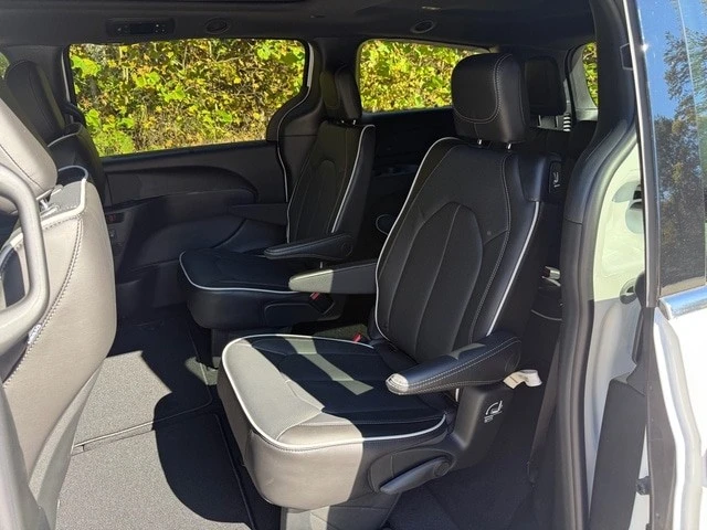 2026 Chrysler - Image 16 of 21