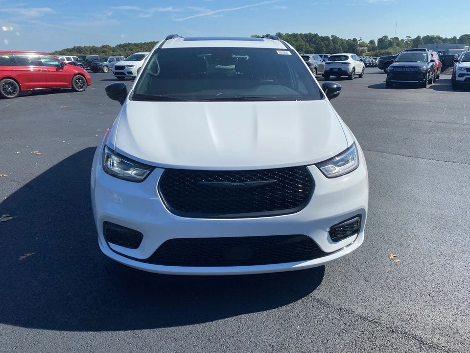 2026 Chrysler - Image 2 of 12