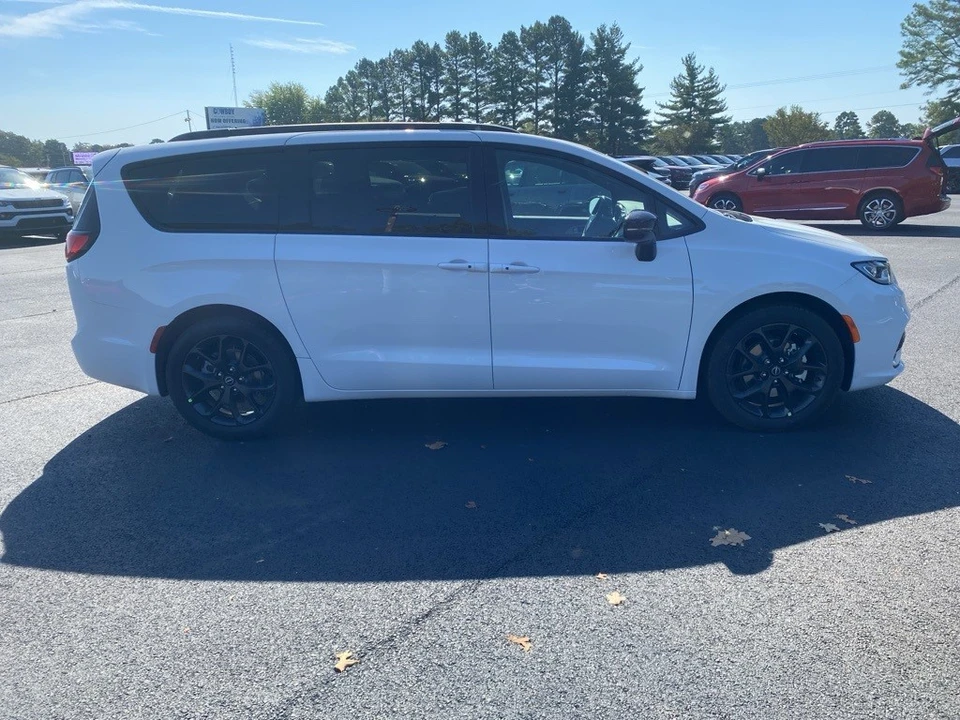 2026 Chrysler - Image 4 of 12