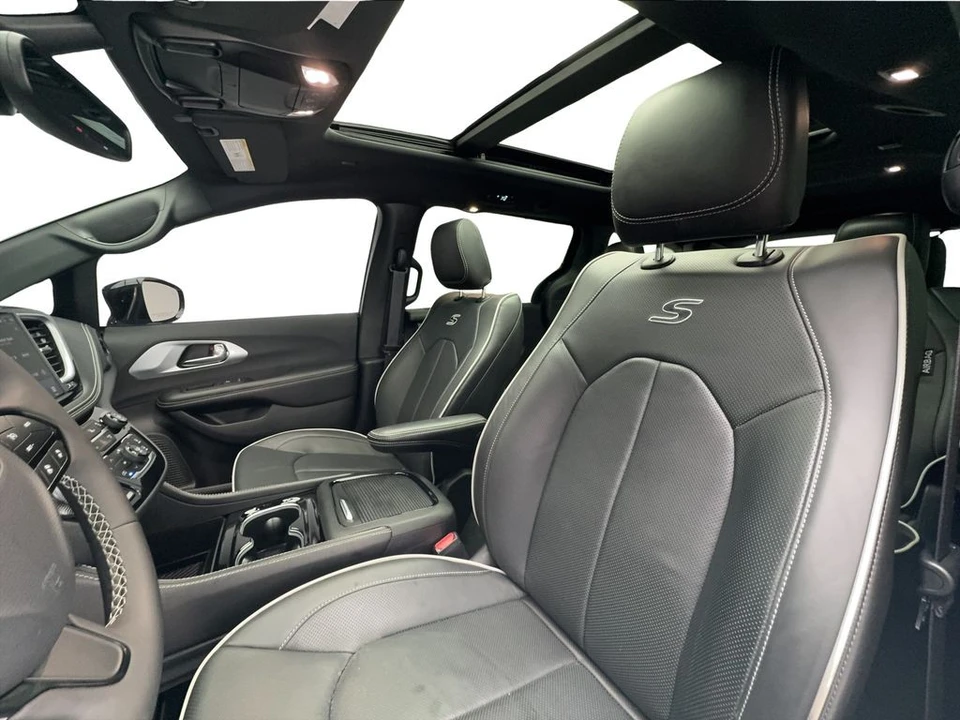 2026 Chrysler - Image 18 of 31