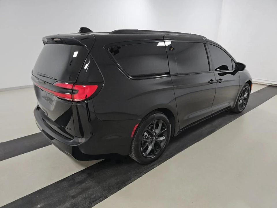 2026 Chrysler - Image 2 of 10