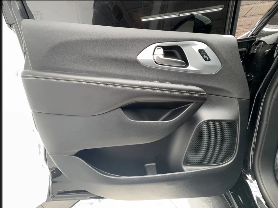 2026 Chrysler - Image 21 of 31
